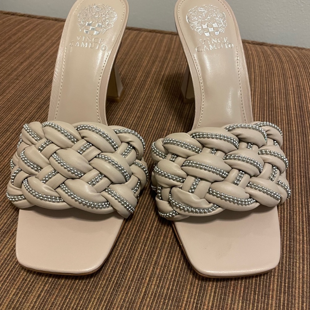 Vince Camuto Mule Size 8 NWT. Tan